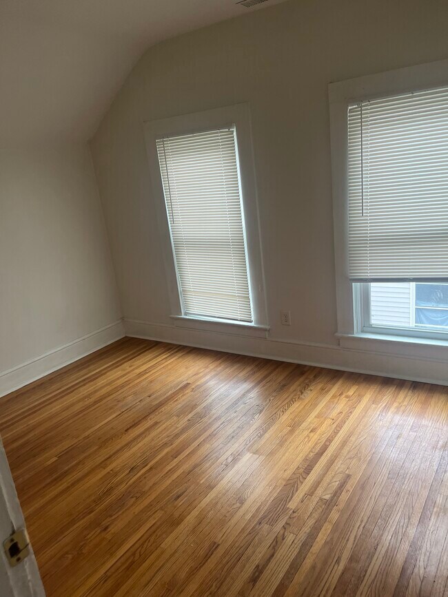 Foto del edificio - 238 E Suttenfield St