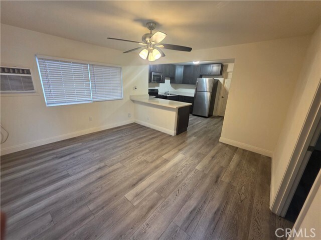 Building Photo - 533 E 9th St