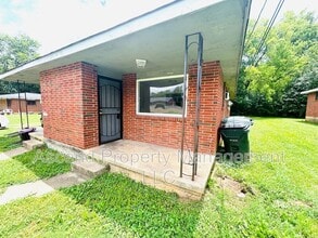 Building Photo - 1102 N Hickory St