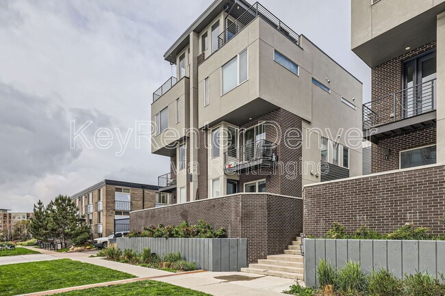 Building Photo - 1571 N Grove St