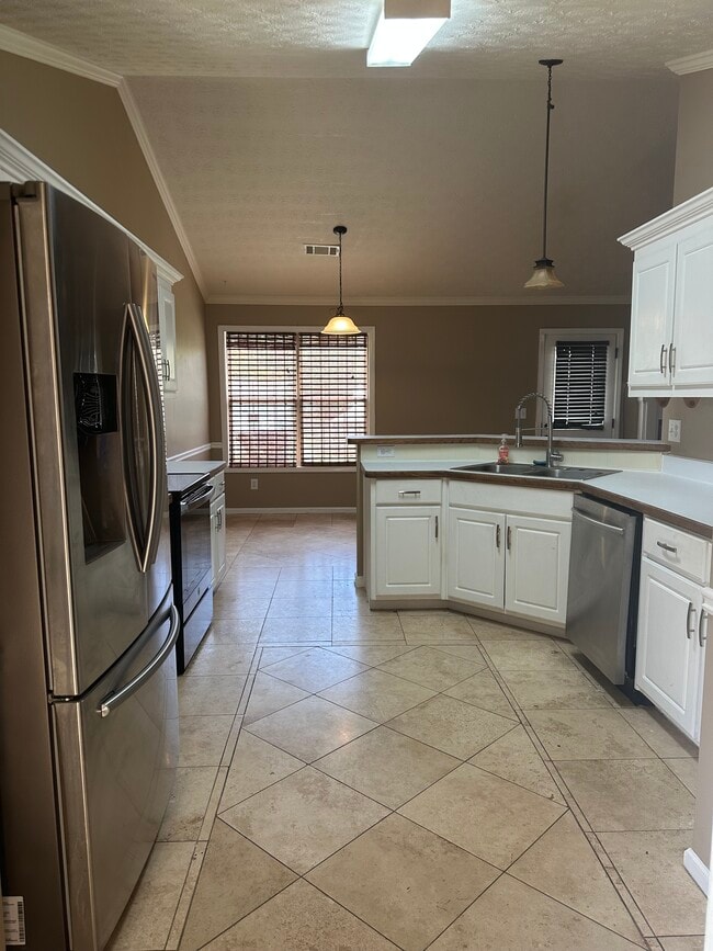 Foto del edificio - 6317 Compass Dr