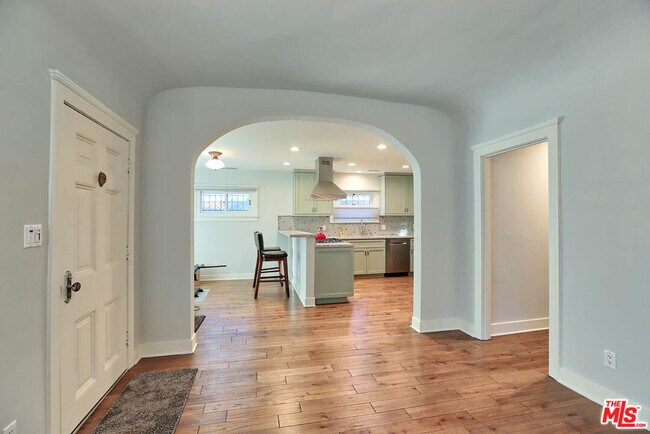 Foto del edificio - 752 N Las Palmas Ave