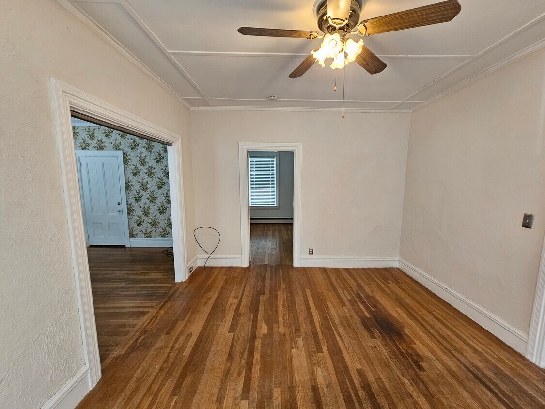 Primary Photo - 107 Broad St