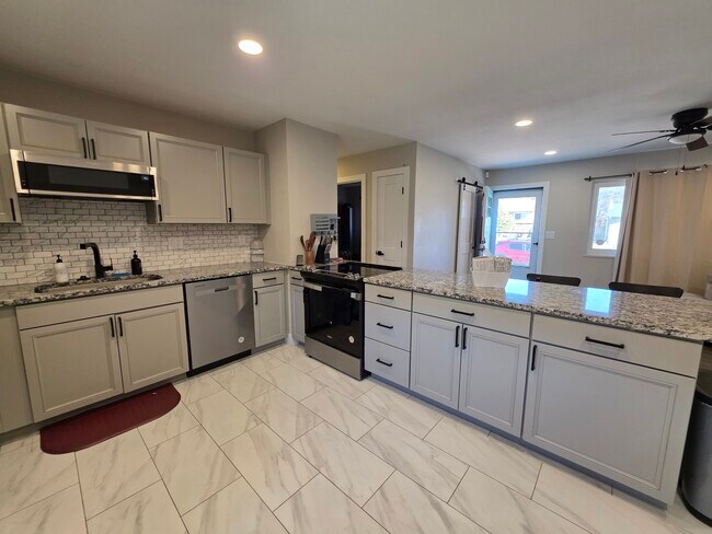 Building Photo - 2414 Carmel Dr