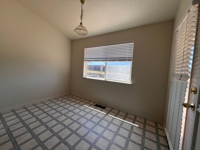 Foto del edificio - 3/2/2 Home in Minden, Johnson Lane area