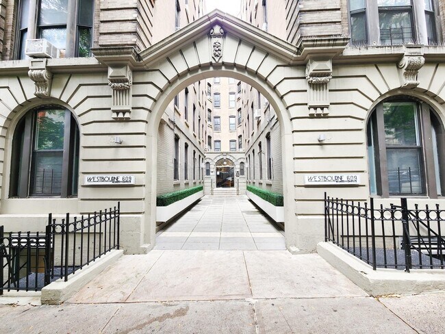Foto del edificio - 607 W 137th St