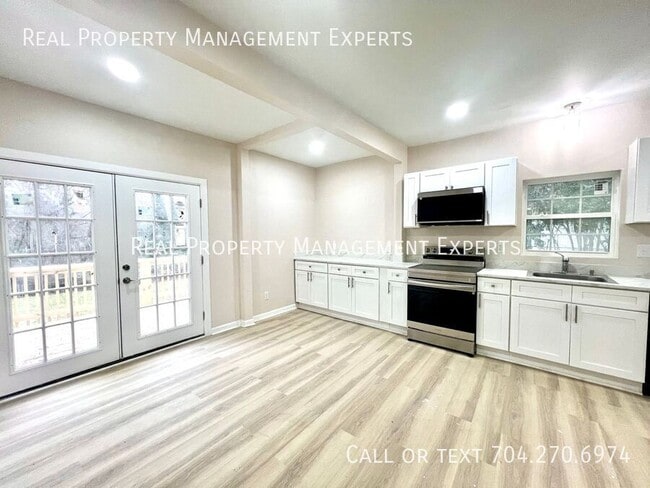 Foto del edificio - 147 Dixon Cir