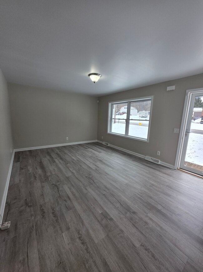 Building Photo - 10 Susquehanna Dr