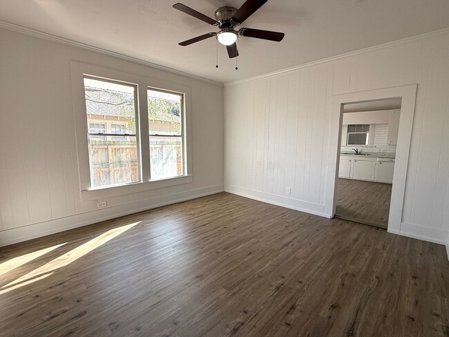 Building Photo - 503 N 5th St