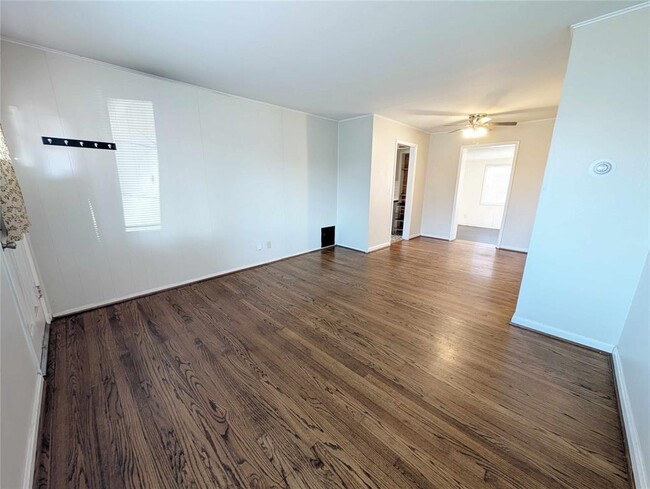 Building Photo - 2105 Westchester Dr