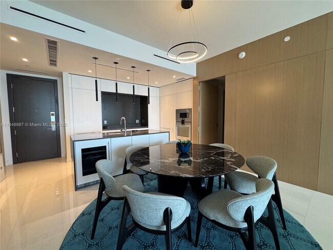 Foto del edificio - 300 Biscayne Blvd Way