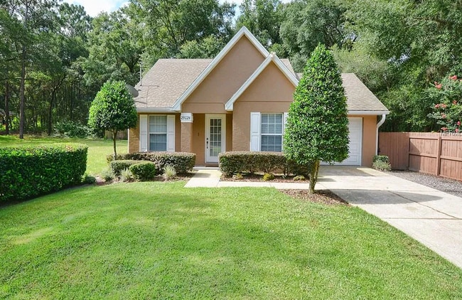 Charming 3/2 with large fenced yard! - Charming 3/2 with large fenced yard! House