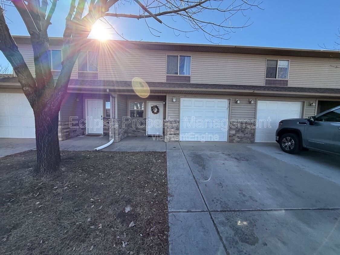 2463 1/2 Theresea Lane - 2463 1/2 Theresea Lane