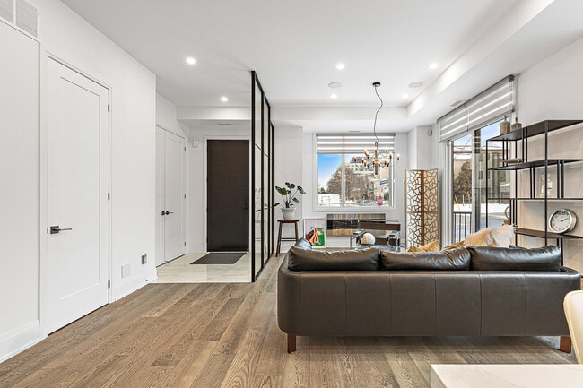 Building Photo - 18 Greenbriar Rd