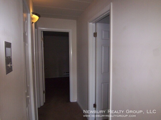 Building Photo - Poplar Apartments first floor