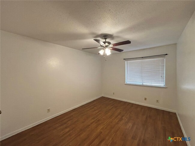 Foto del edificio - 210 Planters Dr