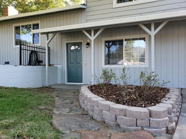 Building Photo - 4 br, 2 bath House - 810 Scenic Court