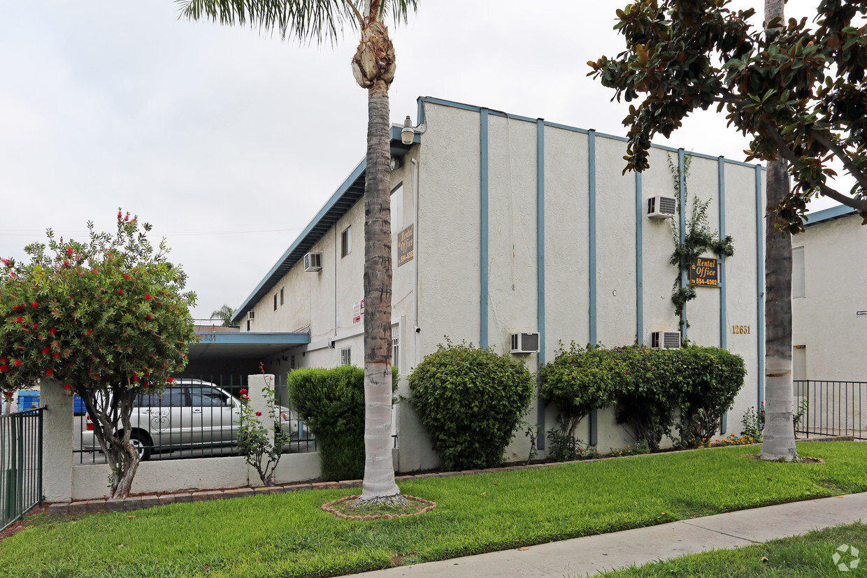 Building Photo - Tudor Grove Apartments