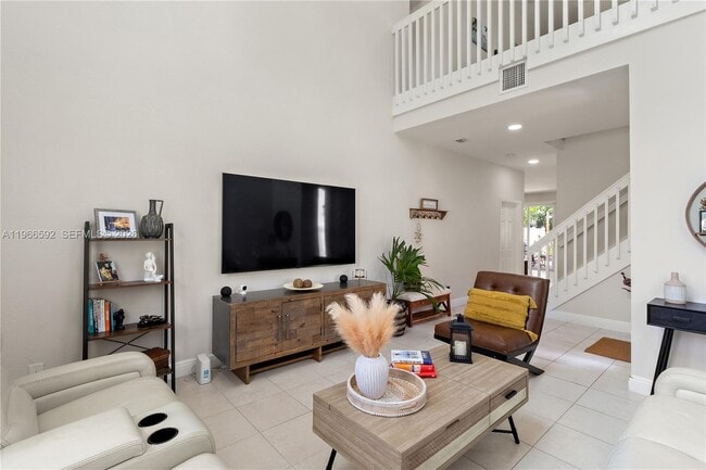 Building Photo - 5343 SW 40th Ave