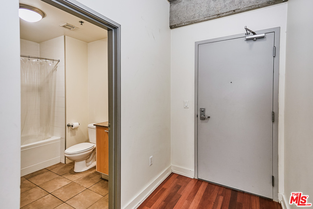 Foto del edificio - 645 W 9th St