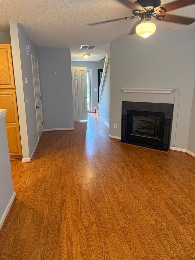 Foto del edificio - Cozy Townhome in Rachels Keep!