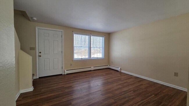 Foto del edificio - 27 N Main St