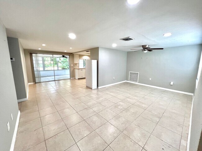 Building Photo - Fresh 2BD/2TH Home in Hudson