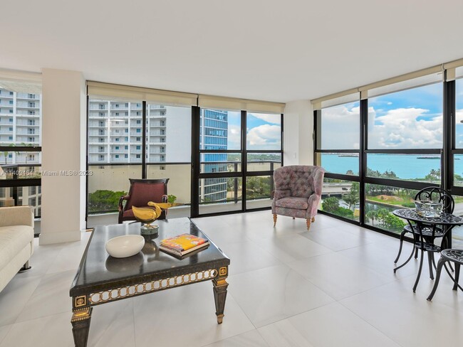 Foto del edificio - 600 NE 36th St