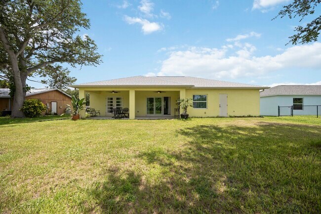 Building Photo - 11247 Euler Ave