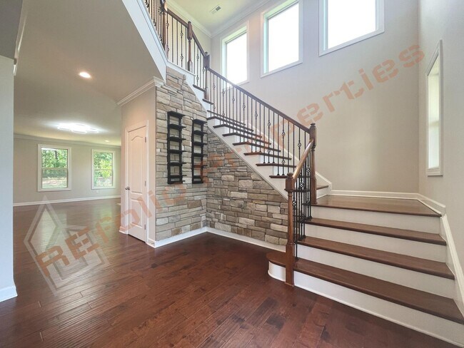 Foto del edificio - Gorgeous 5 Bedroom Home with First Floor In-law Suite & 3 Car Garage, Golf Course, Pool, Tennis a...