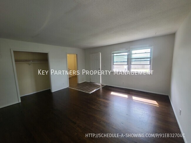 Building Photo - 1034 Pitt St - Section 8 welcome!