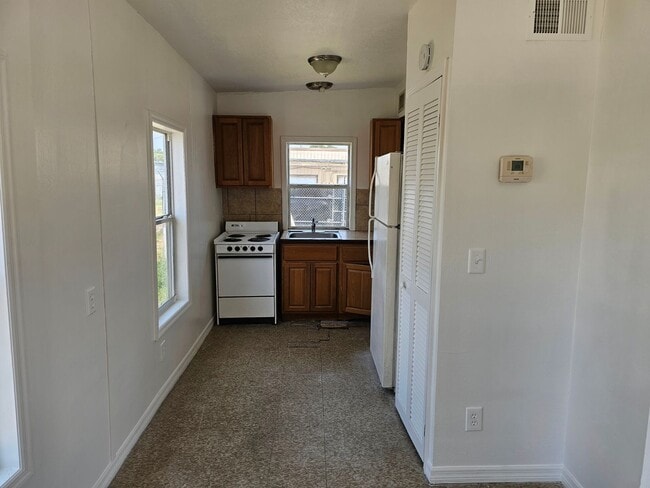 Photo - 1 Bed rental @ OBT & 22nd Apartment