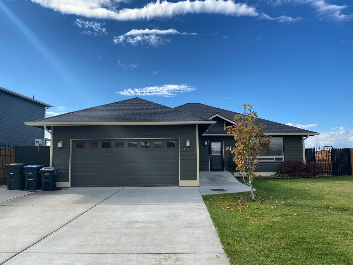 1648 S Beaumont Dr, Moses Lake, WA 98837 House for Rent in Moses Lake