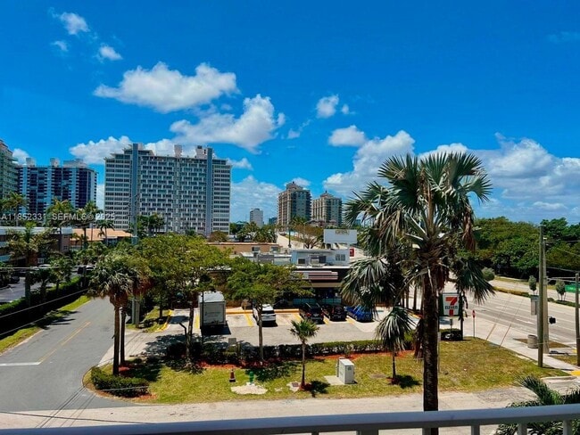 Foto del edificio - 3000 E Sunrise Blvd