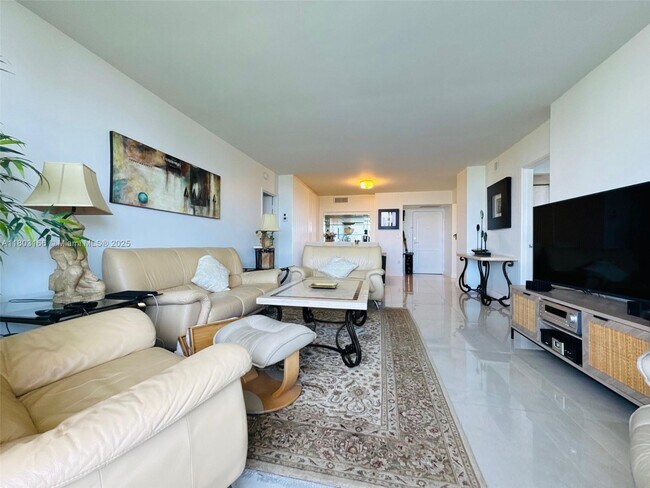 Foto del edificio - 3675 N Country Club Dr