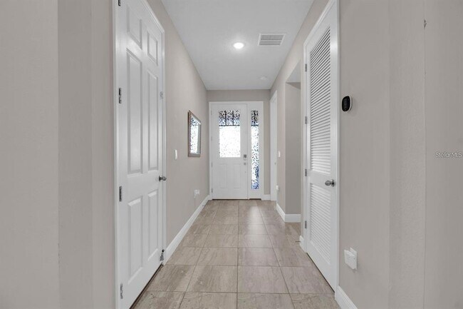 Foto del edificio - 2487 Empress Dr
