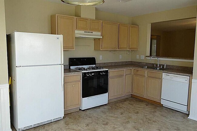 Building Photo - 5826 Westminster Village Dr