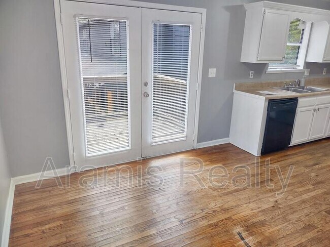 Building Photo - 1259 N Lea Ct SE