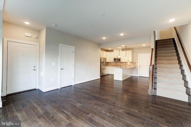 Building Photo - 44752 Tiverton Sq