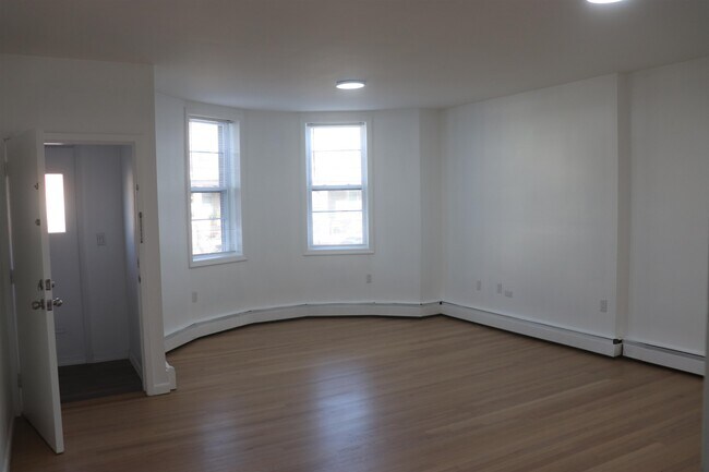 Building Photo - 417 71st St