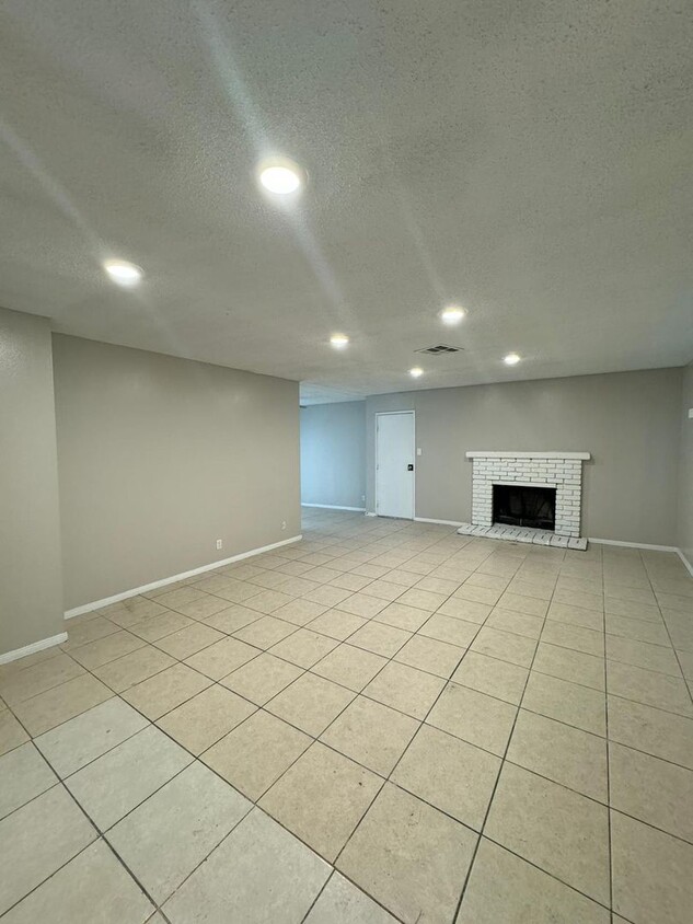 Primary Photo - Beautiful Three Bedroom Home Available Now!