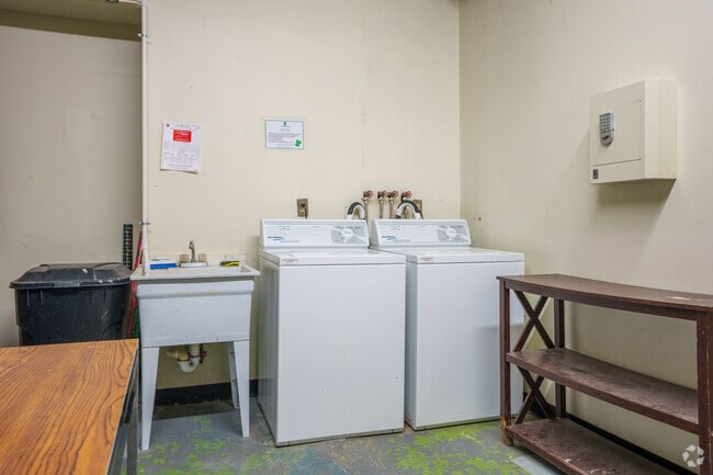 Laundry Room - 260 College St