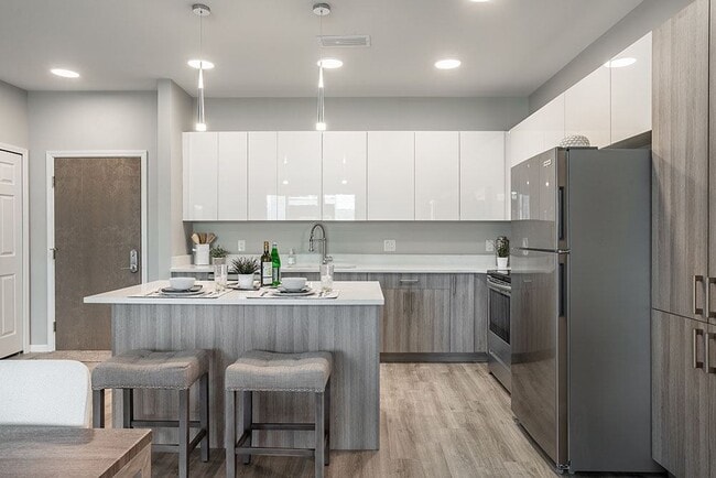 Building Photo - 4 Corners Lakeside Apartments - White Lake, MI