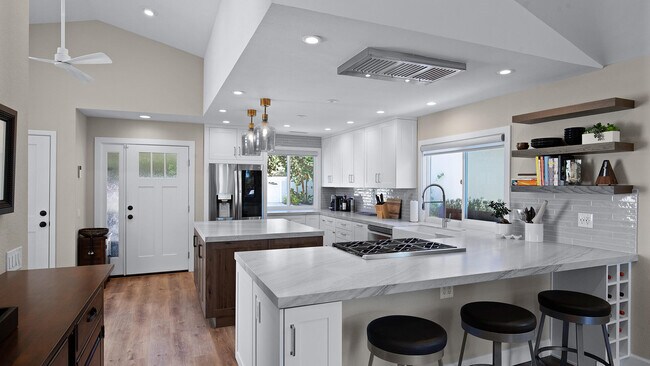 Foto del edificio - 1759 Hill Top Ln