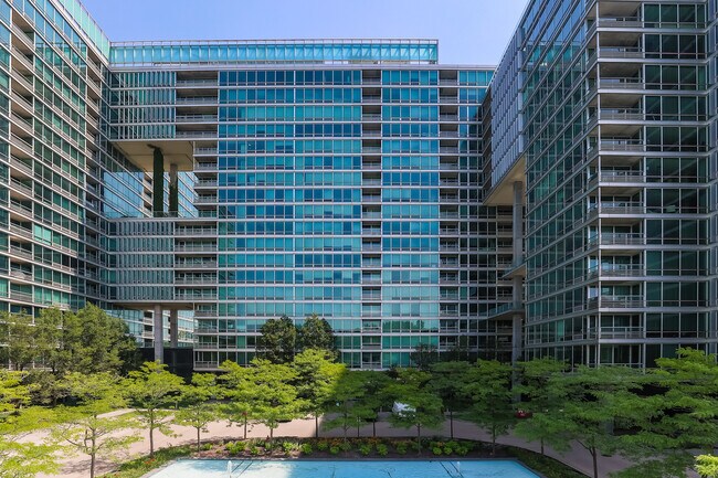 Foto del edificio - 9715 Woods Dr
