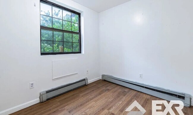 Building Photo - 653 Marcy Ave