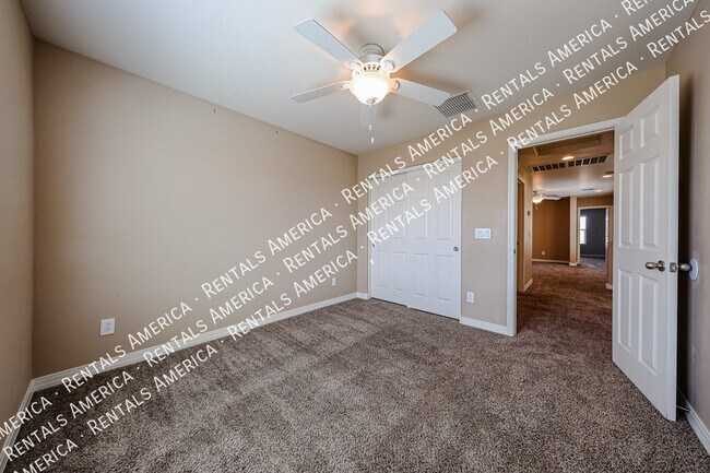 Building Photo - 8959 W Northview Ave