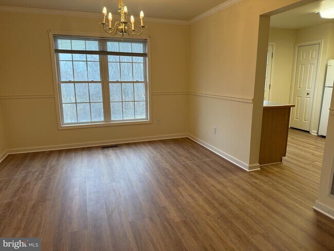 Foto del edificio - 700 E H St