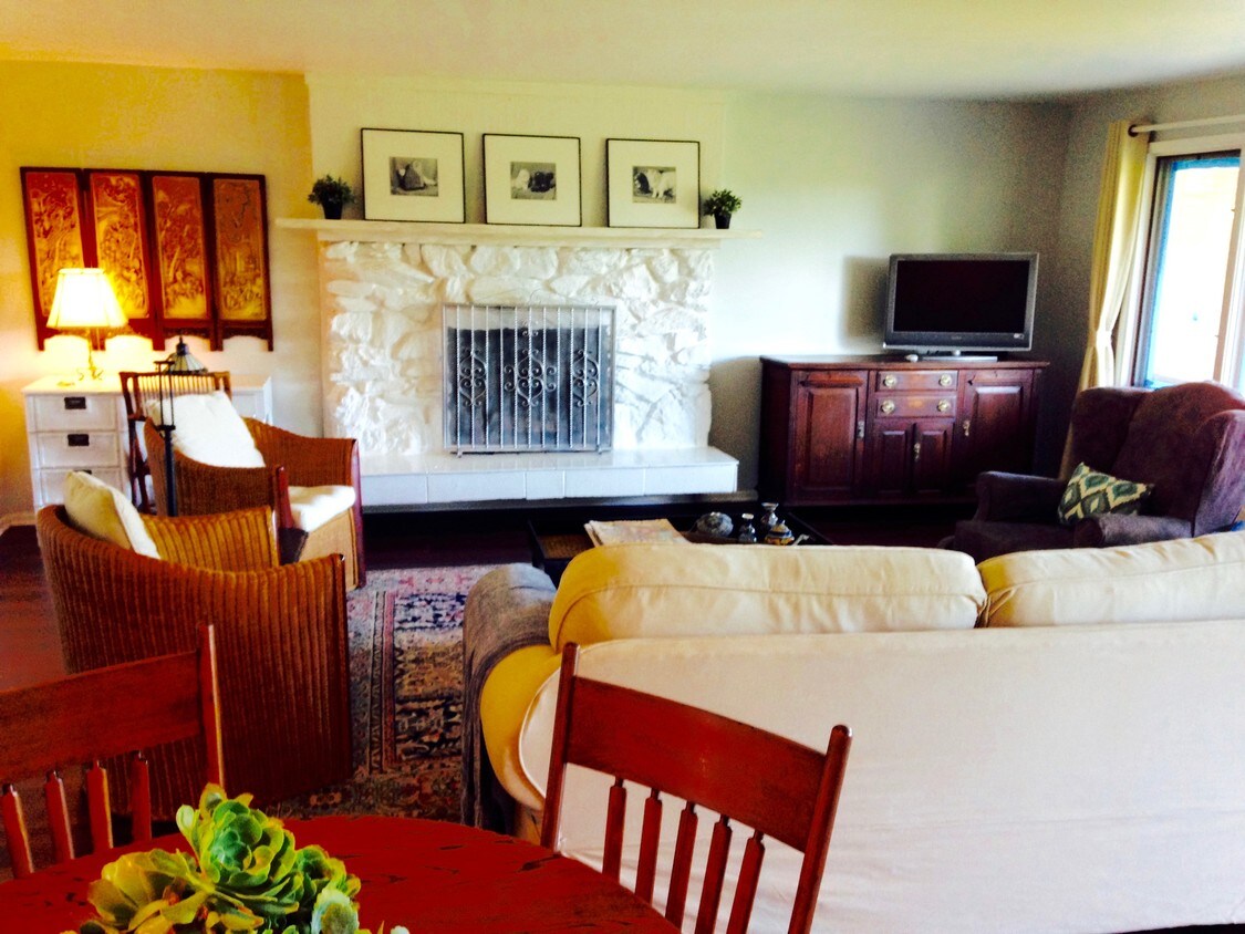 Livinf Room - 2879 Exeter Pl