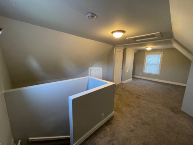 Building Photo - 10 Clarence St